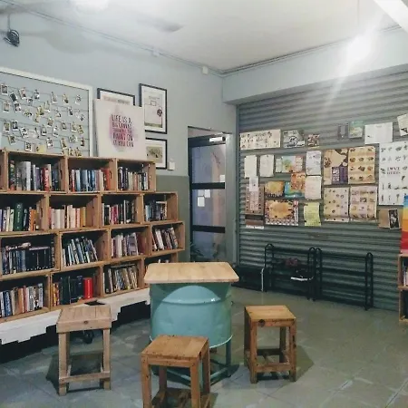Queen'S Hostel- Female Friendly